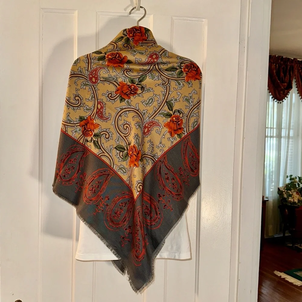 Vtg Filene’s Basement Very, Very Large Gray & Orange‎ Floral Paisley Square Wrap